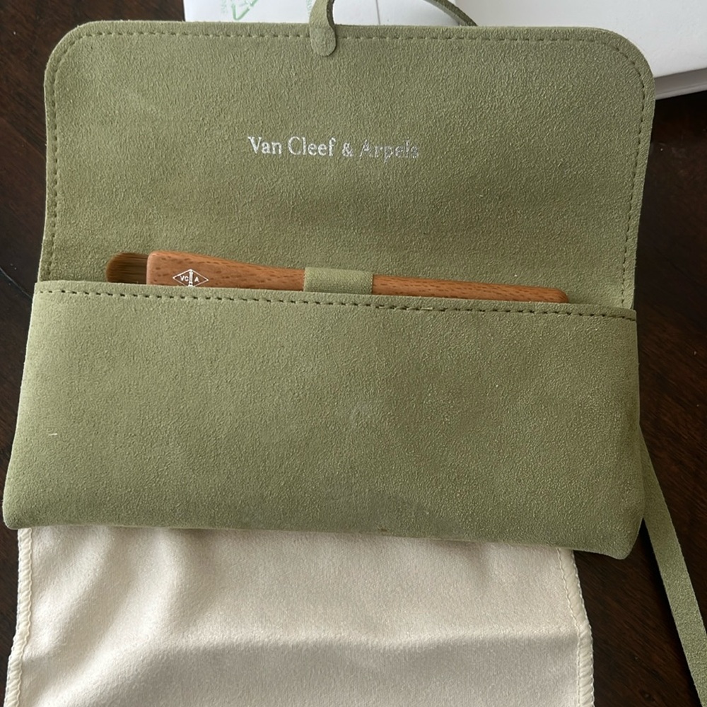 COPY - Van Cleef & Arpels cleaning kit